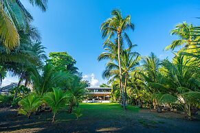 Villa Assinie Beachfront Home With Direct Ocean Access