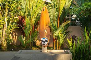 Villa Assinie Beachfront Home With Direct Ocean Access