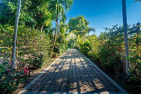 Villa Assinie Beachfront Home With Direct Ocean Access