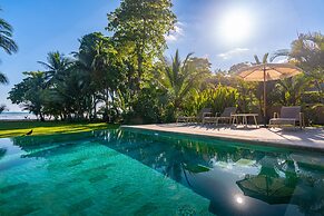Villa Assinie Beachfront Home With Direct Ocean Access