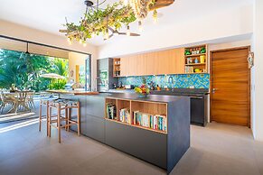 Villa Assinie Beachfront Home With Direct Ocean Access