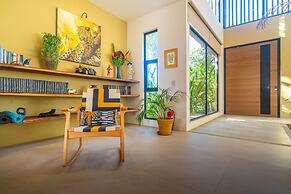 Villa Assinie Beachfront Home With Direct Ocean Access