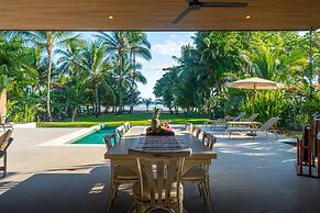 Villa Assinie Beachfront Home With Direct Ocean Access