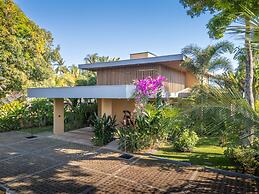 Villa Assinie Beachfront Home With Direct Ocean Access