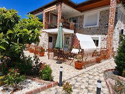 Giorgos Suite - Jacuzzi Hideaway in Lydia Kavala