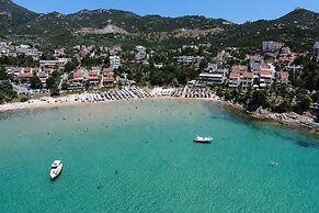 Giorgos Suite - Jacuzzi Hideaway in Lydia Kavala