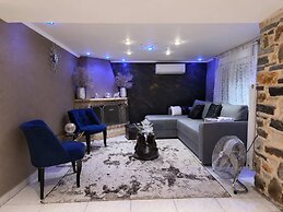 Giorgos Suite - Jacuzzi Hideaway in Lydia Kavala