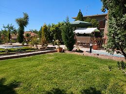 Giorgos Suite - Jacuzzi Hideaway in Lydia Kavala
