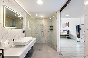 Elegant Pool Access Townhouse Near Beach