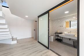 Elegant Pool Access Townhouse Near Beach