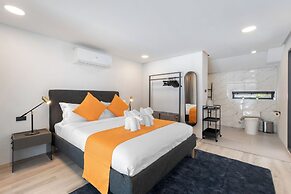 Elegant Pool Access Townhouse Near Beach