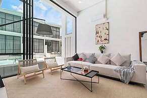 Elegant Pool Access Townhouse Near Beach