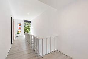 Elegant Pool Access Townhouse Near Beach