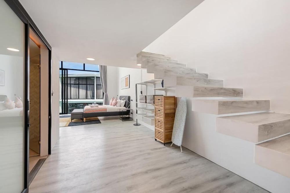 Elegant Pool Access Townhouse Near Beach
