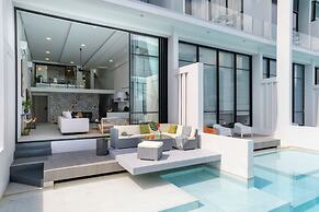 Elegant Pool Access Townhouse Near Beach