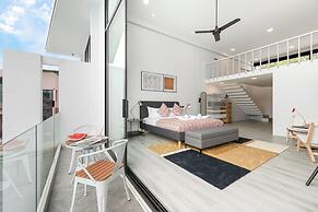 Elegant Pool Access Townhouse Near Beach