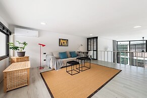 Elegant Pool Access Townhouse Near Beach