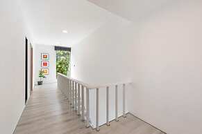 Elegant Pool Access Townhouse Near Beach