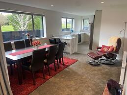 Red Tussock Motel