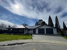 Red Tussock Motel