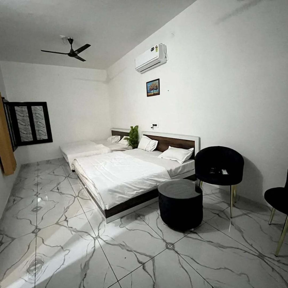 HOTEL WHITE PALACE