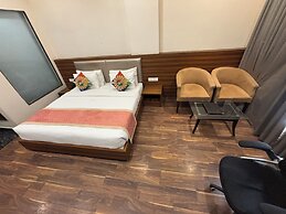 Hotel Regal By Rhytham
