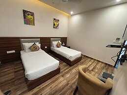 Hotel Regal By Rhytham