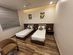 Hotel Regal By Rhytham