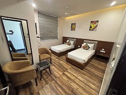 Hotel Regal By Rhytham