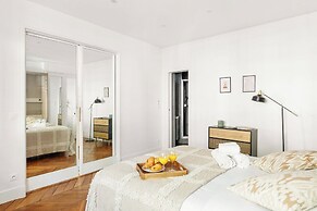 Bright Parisian 1BR by Champs