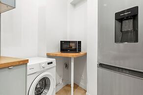Bright Parisian 1BR by Champs