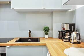 Bright Parisian 1BR by Champs