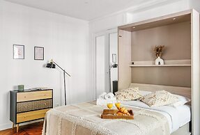 Bright Parisian 1BR by Champs