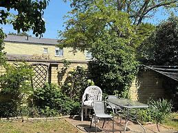 Studio - Parking - Garden - Wifi - Sleeps 2
