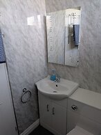 Bungalow Sleeps 4 With Parking