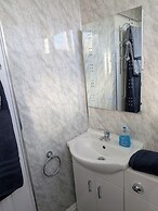 Bungalow Sleeps 4 With Parking
