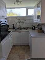 Bungalow Sleeps 4 With Parking