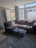 Bungalow Sleeps 4 With Parking