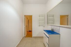 Boavista 130 Studios II by Homing