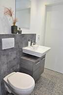 N37-modern eingerichtete Zimmer