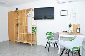 N37-modern eingerichtete Zimmer