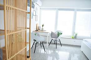 N37-modern eingerichtete Zimmer