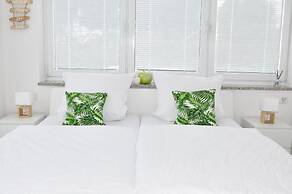 N37-modern eingerichtete Zimmer