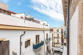 Ballarò Duplex with Terrace by Wonderful Italy