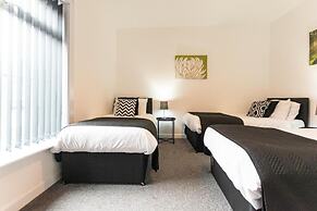 Comfortable 2BR House in Bolton Sleeps 4