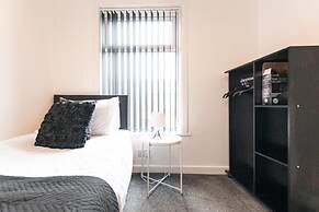Comfortable 2BR House in Bolton Sleeps 4
