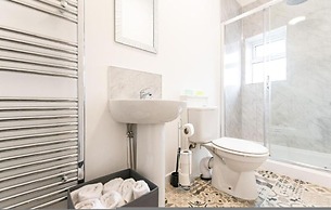 Comfortable 2BR House in Bolton Sleeps 4