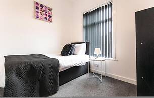 Comfortable 2BR House in Bolton Sleeps 4