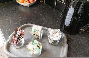 Comfortable 2BR House in Bolton Sleeps 4