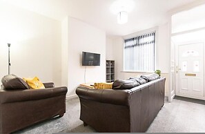 Comfortable 2BR House in Bolton Sleeps 4